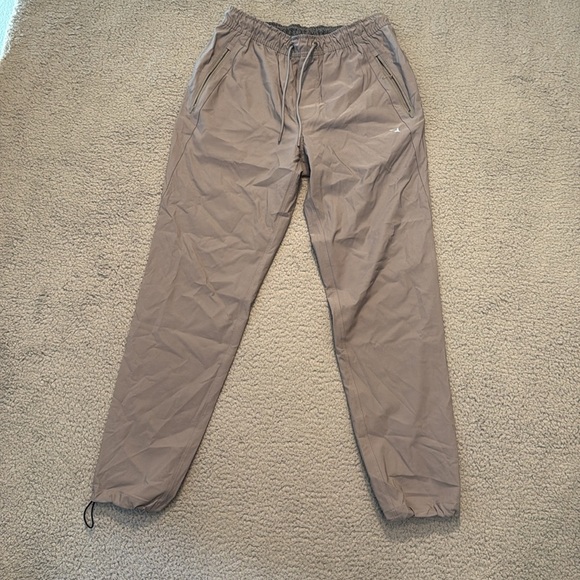 Vuori Men's Train Tech Pant Taupe Jogger Pants Size M Sport workout - Picture 2 of 8